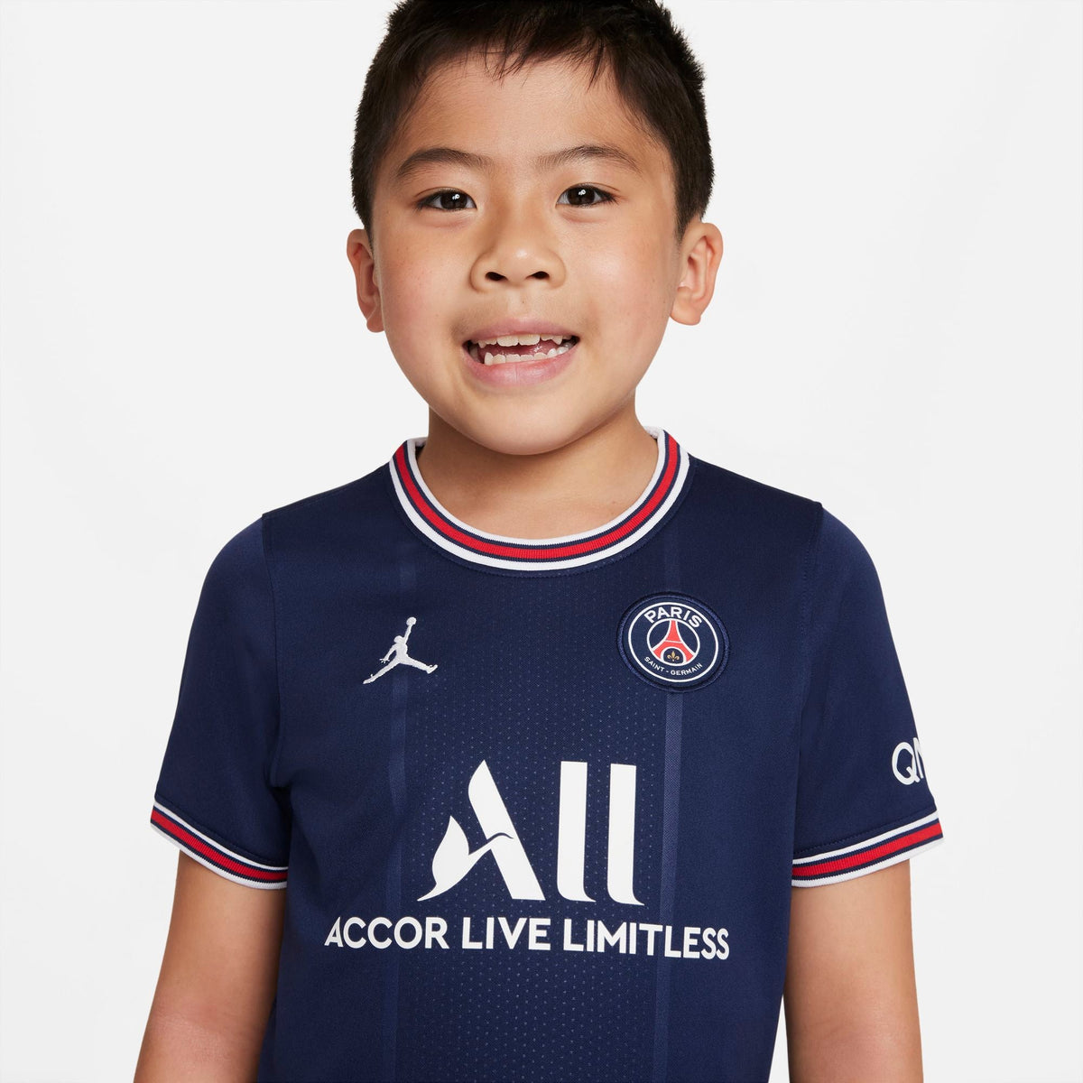 Paris Saint-Germain 2021/22 Home Little Kids' Soccer Kit product image 1, provided for visual reference and product detail