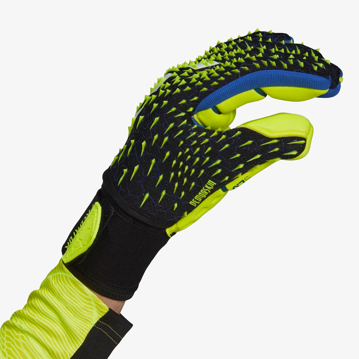 Predator Pro Ultimate Goalkeeper Gloves product image 2, provided for visual reference and product detail review