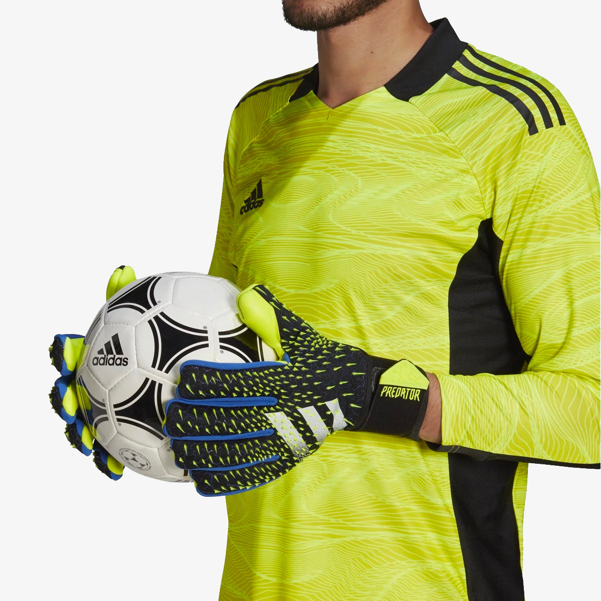 Predator Pro Ultimate Goalkeeper Gloves product image 4, provided for visual reference and product detail review