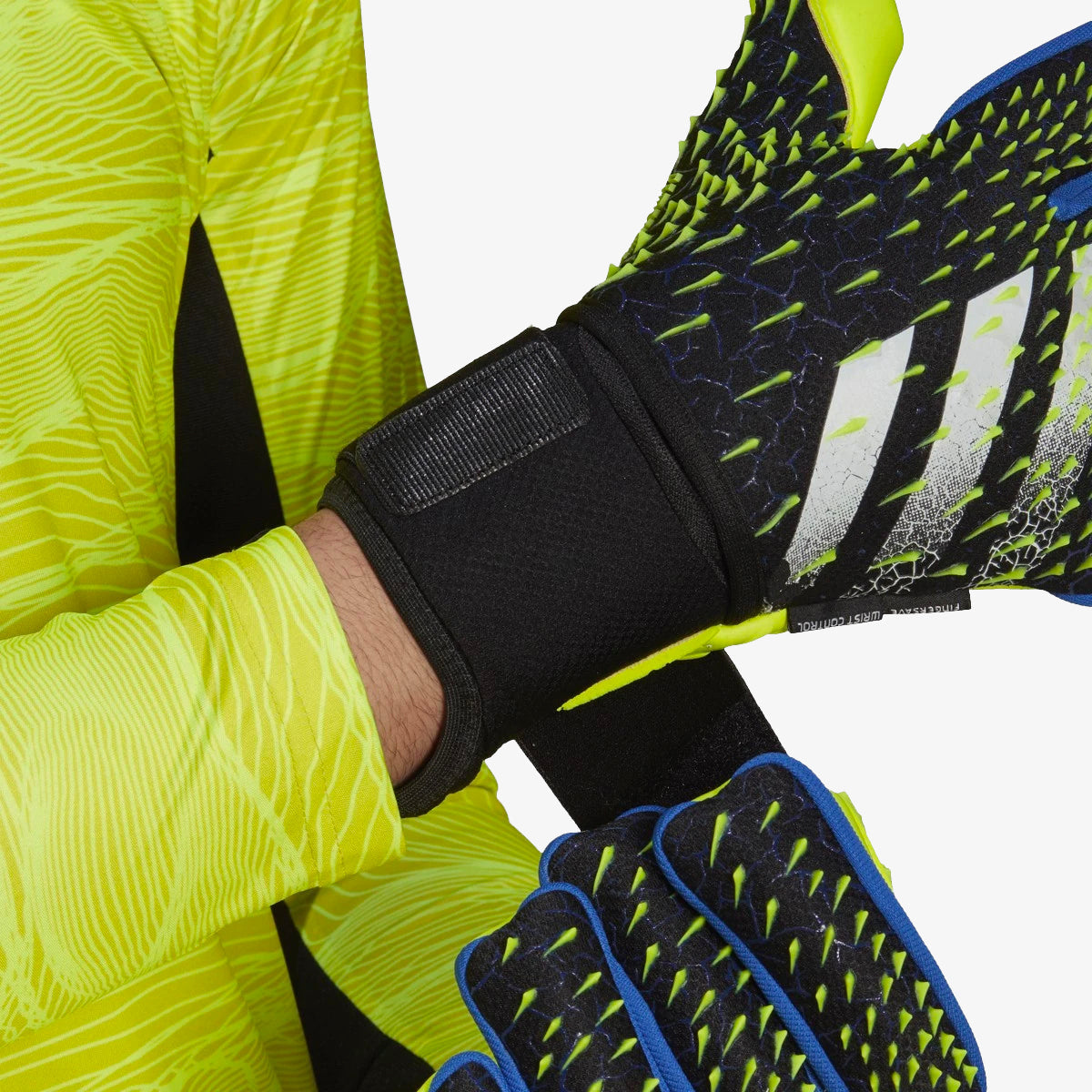 Predator Pro Ultimate Goalkeeper Gloves product image 5, provided for visual reference and product detail review