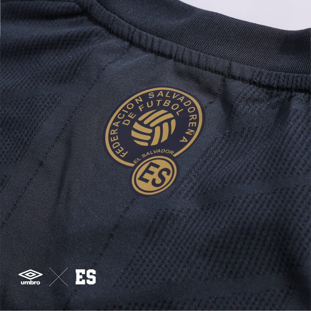 Umbro Men El Salvador Third Long Sleeve Soccer Jersey product image 4, provided for visual reference and product detail